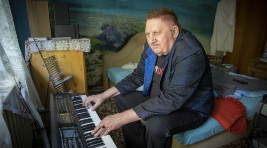 Évek után hallatott magáról Kadlott Karcsi, méltatlan helyzetben