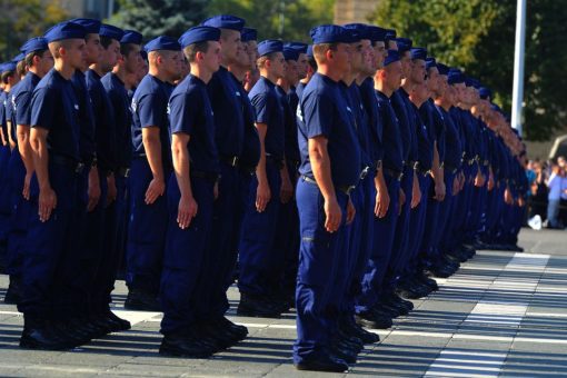 300 rendőr szerelt le 7 nap alatt és ez csak a kezdet