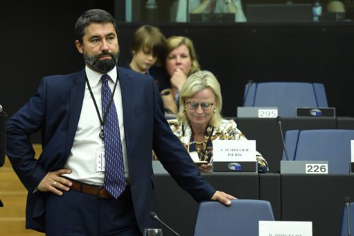 A fideszes Hidvéghi Balázs nem támogatja a Pegasus-ügy vizsgálatát az EP-ben, az indoklás: Gyurcsány