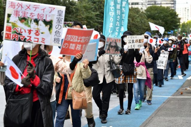 A japán császár unokája elvesztette hercegnői címét, mert hozzáment hétköznapi hercegéhez