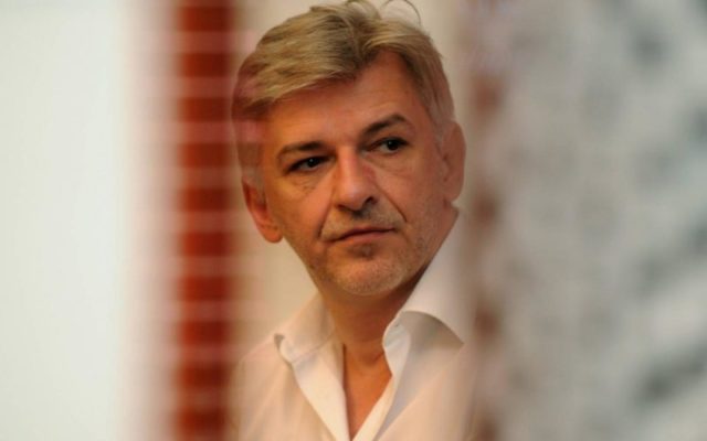 Alföldi Róbert a gyermeküket szögesdróton átdobó afgán menekült anyákról