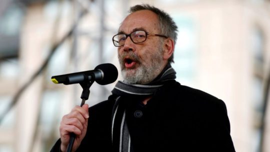 Amit Orbán csinál, az infantilis hazudozás