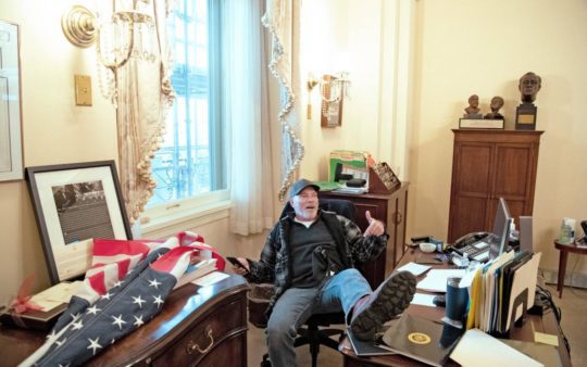 Donald Trump szóvivője szerint felelősségre kell vonni a törvénysértőket a Capitolium ostroma