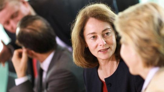 EP-alelnök: Égbekiáltó a korrupció Magyarországon, Orbán Viktor, valamint családja és barátai zsebébe szivárognak az uniós pénzek