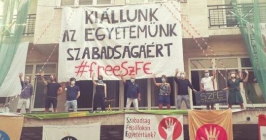 EU figyeli, ahogy Magyarország megöli demokráciát