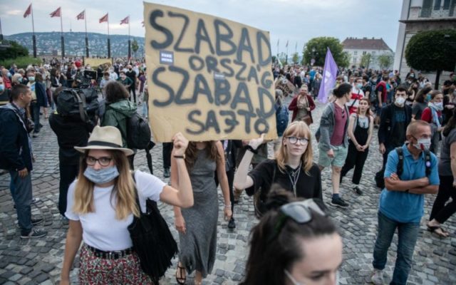 Egész Európát jellemző sötét képet festettek sajtószabadság helyzetéről, - "a média állami foglyul ejtése ellen"
