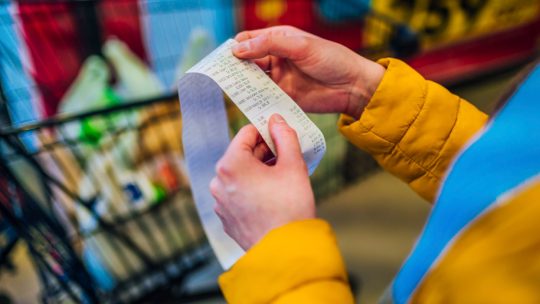 Egyre többet fizetünk, annál kevesebb kerül a kosárba
