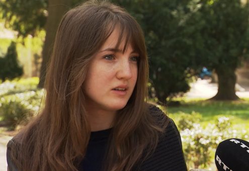 Egyszer csak fogta magát és felnyomott falra ágyékával-mondta szexuális zaklatással vádolt tanár