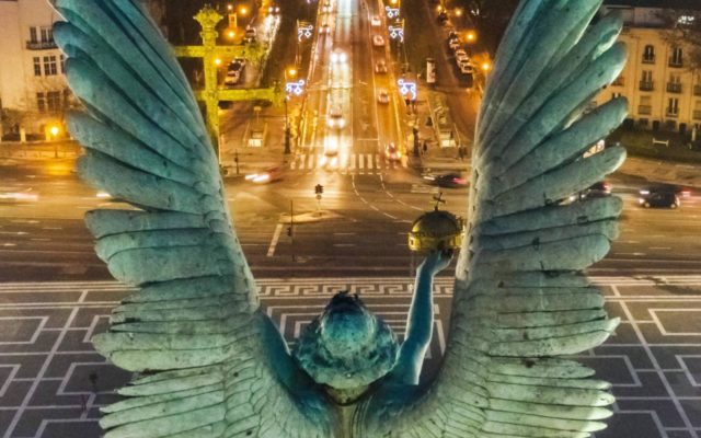 Egyugyanazon a napon két kilométerre egy ünnepen két nagygyűlés