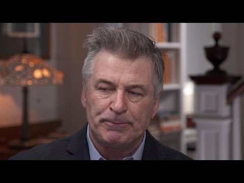 Éles lőszerrel volt megtöltve Alec Baldwin gyilkos kellékfegyvere