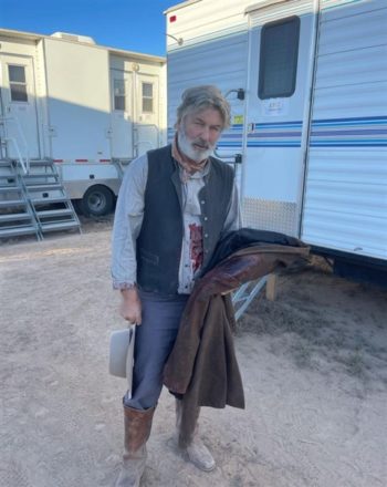 Éles lőszerrel volt megtöltve Alec Baldwin gyilkos kellékfegyvere