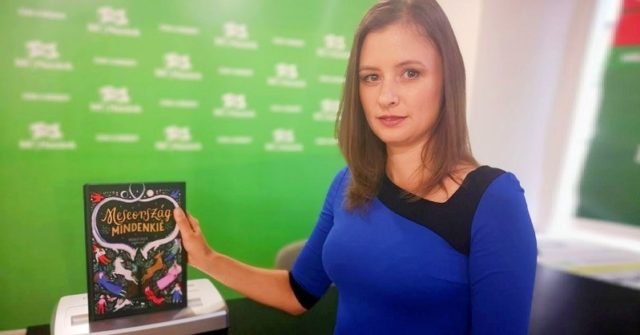 Elhagyja az országot a Meseország mindenkié című könyv szerkesztője