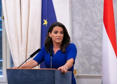 „Embereket, családokat tesznek tönkre, és Ön ehhez szabad utat ad!” - nekiestek a Novák Katalinnak a katatörvény miatt