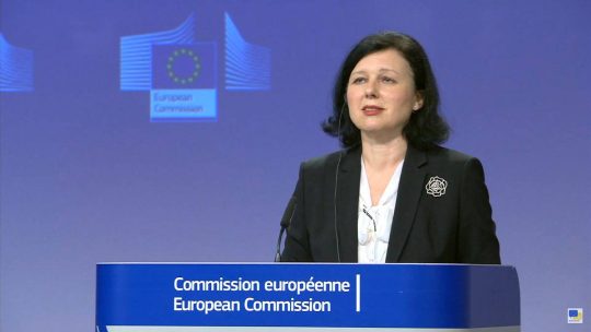 Az Európai Bizottság tehetetlen a sajtószabadság ügyében
