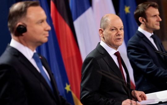 Európai háborút a német kancellár, a franciákkal és a lengyelekkel együtt akadályozná meg!