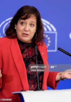 Zsarolással nem lehet kicsikarni semmit, EU Orbán Viktor fordítva ül a lovon