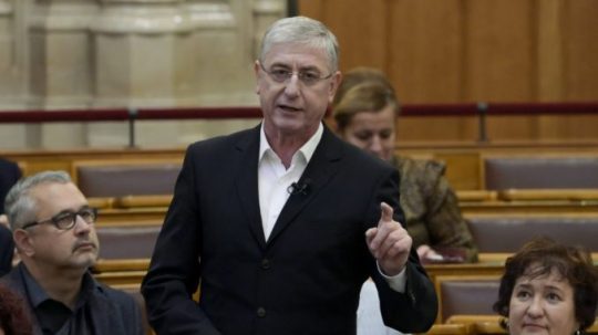 Minket nem lehet megvenni. - Minket nem lehet eladni