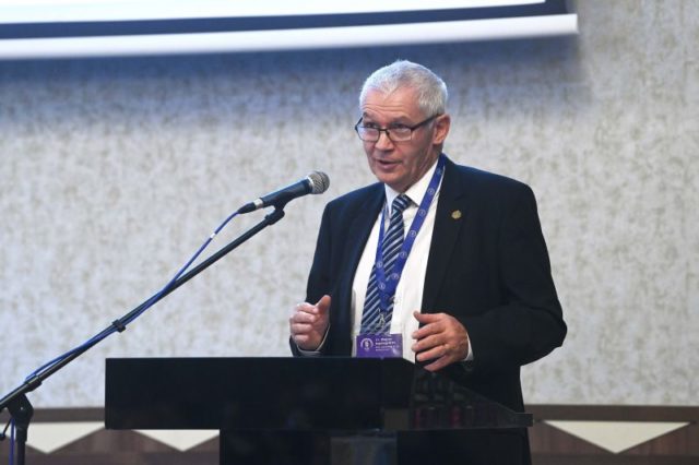 Hadházy Ákos szerint Polt Péter beismerte, hogy büntetőeljárás folyik a Magyar Bírósági Végrehajtói Kar vezetője ellen
