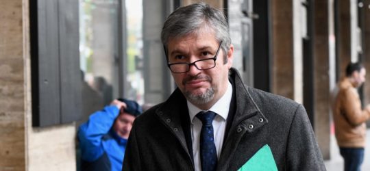 Hadházy szerint ha tényleg beperli őt az NNK, akkor ki kell adnia a keleti vakcinák hatékonyságáról szóló adatokat