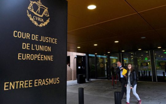 EU bírósága szerdán a jogállamiságot megsértő országokat pénzmegvonással