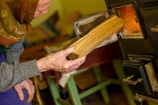Itt a kormány rezsihazugsága - egekben a tűzifa ára, aki nem tud venni az szegény megfagyhat