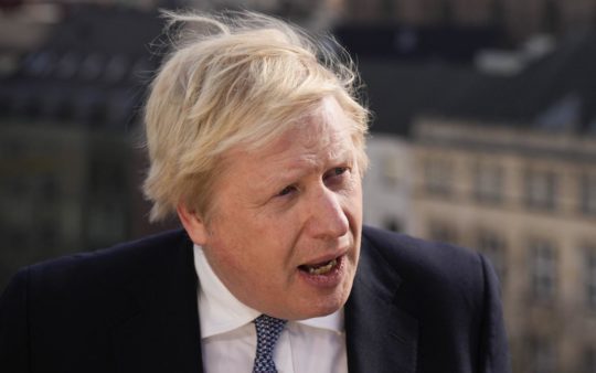 Oroszország 1945 óta nem látott méretű háborúra készülhet Ukrajnában - Boris Johnson