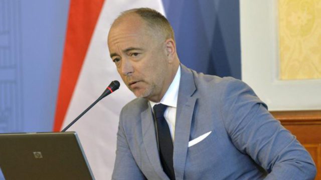 Kirúgták a legújabb orgiázó fideszes nagykövetet