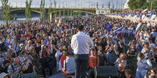 Lassan a vidék is felébred, az Orbán-kormányt az utca fogja megdönteni, nem a parlament