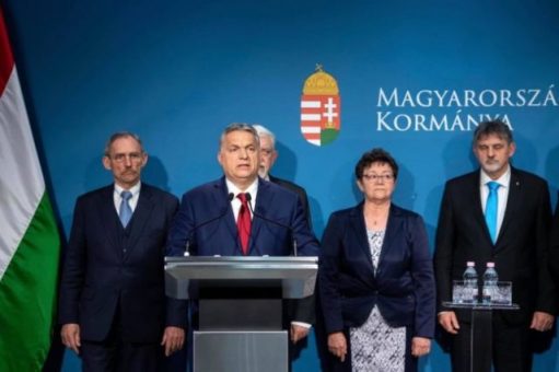 Szinte hibátlanul képesek jogszerűvé tenni a jogtalant Orbán kollaboránsai