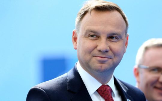 Megvétózta a médiatörvényt a lengyelországi államfő, - ez becsületbeli kérdés a lengyelek számára