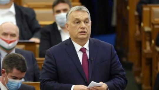 Miniszterelnök úr mennyi pénzt kap ön családja
