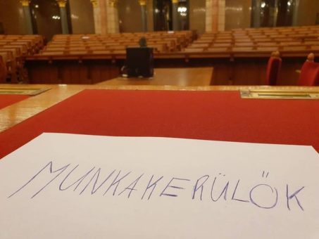 korlátlan hatalom ellenére sem hajlandó kormányozni, Munkakerülő kormány közveszélyes