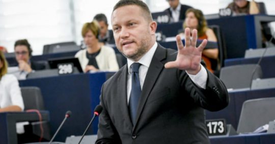 NER sötétebb rücskösebb arca járvány alatt rideg embertelenség