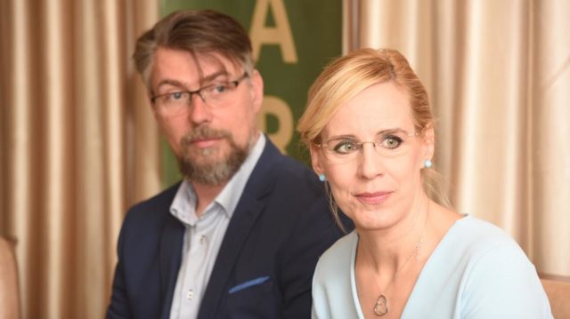 Nagyon pihent agynak kellett lennie, aki a videón lévő feladatot kitalálta, Kabát Peti eszköz lett RTL klub műsorában