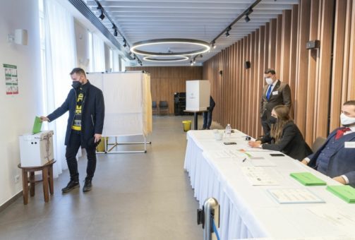 Választás 2022 - Szavazás a pozsonyi nagykövetségen 
