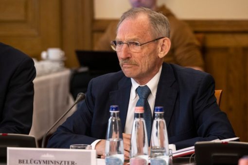 A belügyminiszterelnök - Nem lesz egészségügyi miniszter, mert minek +vidó