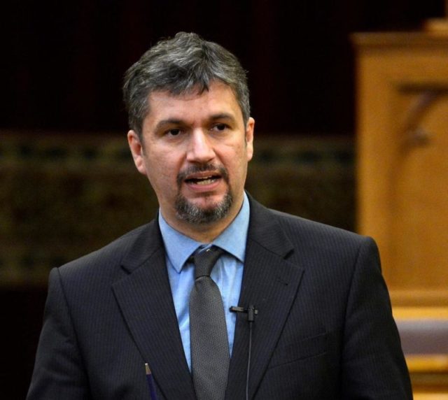 Nem volt rémhírterjesztés halottas koporsók egymáson Hadházy Ákos