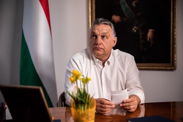 Olyan ajándékot küldtek Orbánnak, amitől garantáltan rémálmai lesznek