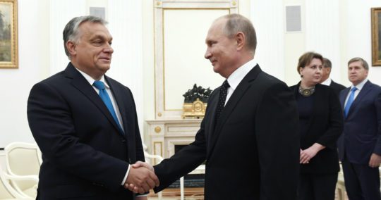 Orbán Putyin mellett áll a háborúban, Oroszországhoz akarja láncolni Magyarországot erős idegzetűeknek, mert brutálisan aljas két gazember