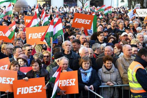 Orbán Viktor át fogja adni a hatalmat, de gondban lesz az indoklással - Hisztérikus a hangulat