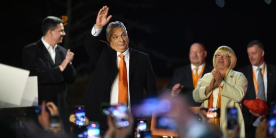 Orbán Viktor, választott diktátor,