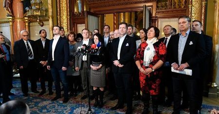 Orbán Viktor és kormánya nem egyenlő Magyarországgal - ellenzéki üzenet Brüsszelnek-
