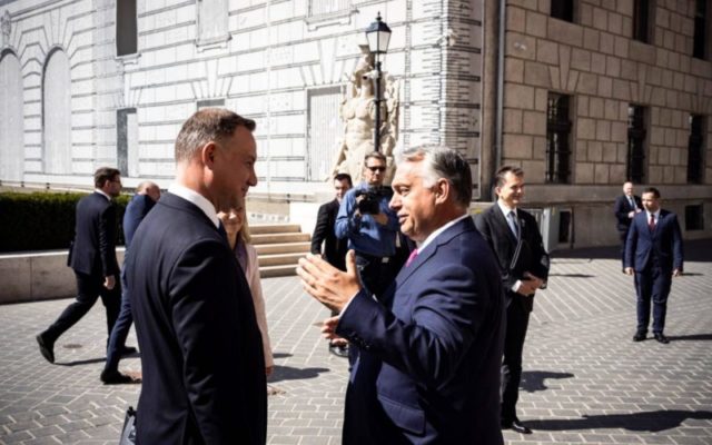 Orbán Viktor lengyelekkel szemben indított bizottsági eljárás szétveri EU egységét