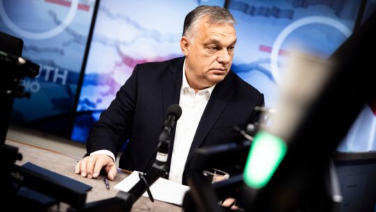 Orbán Viktor pánikszerűen felülírja a bíróság jogerős ítéletét, - törvénytelen volt a média kizárása a kórházakból