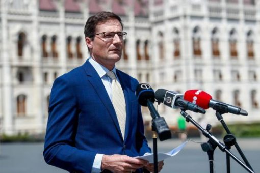 Orbán Viktor elleni szankciókra szólított fel a Jobbik elnöke az Európai Parlamentben