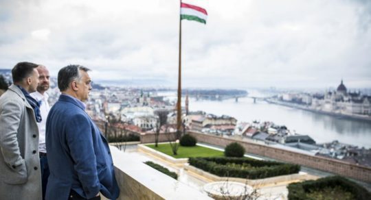 Orbán eladósítja az országot - A pánikkormány brutális hitelt vett fel