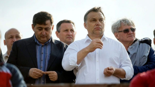 Orbán gyáván a munkáltatókra hárította a kötelező oltást