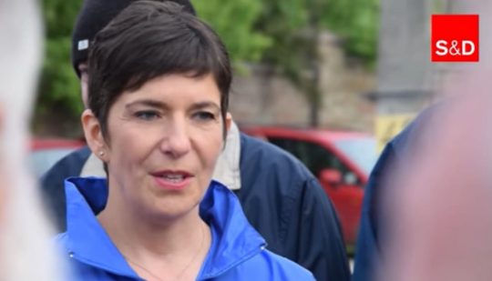 Orbánék körül fogy a levegő, jönnek a megszorítások