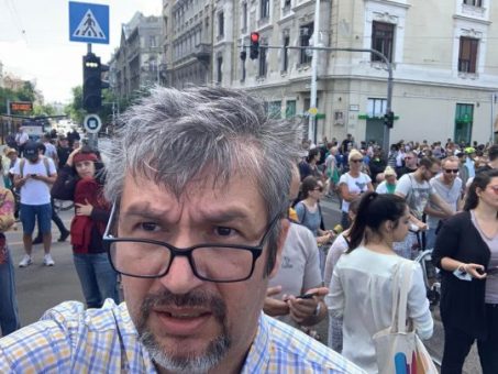 Oszlatásra szólitanak fel a rendőrök! Maradunk! Gyertek!-2