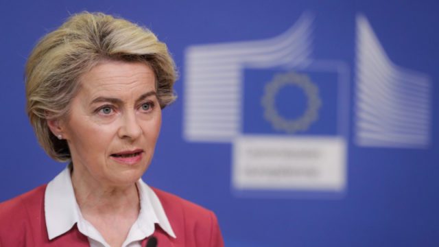 Provokáció és disznóság - Orbánék miatt bukott ki az Európai Parlament Urusla von der Leyenre